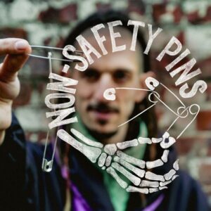 Non-Safety Pins by Juan Colàs - immagine 3